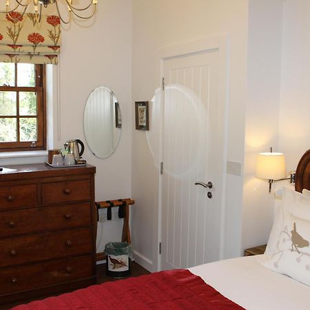 The Compasses Hotel Chelmsford Room photo