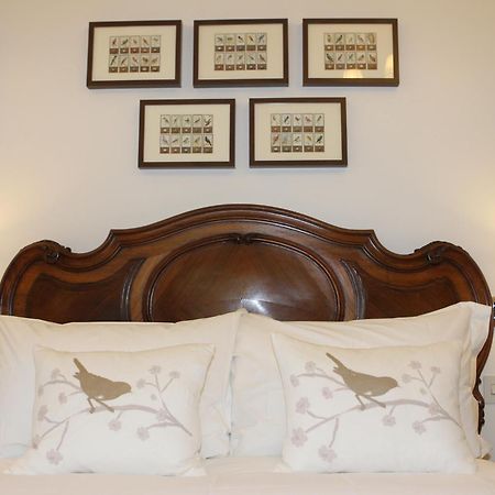The Compasses Hotel Chelmsford Room photo
