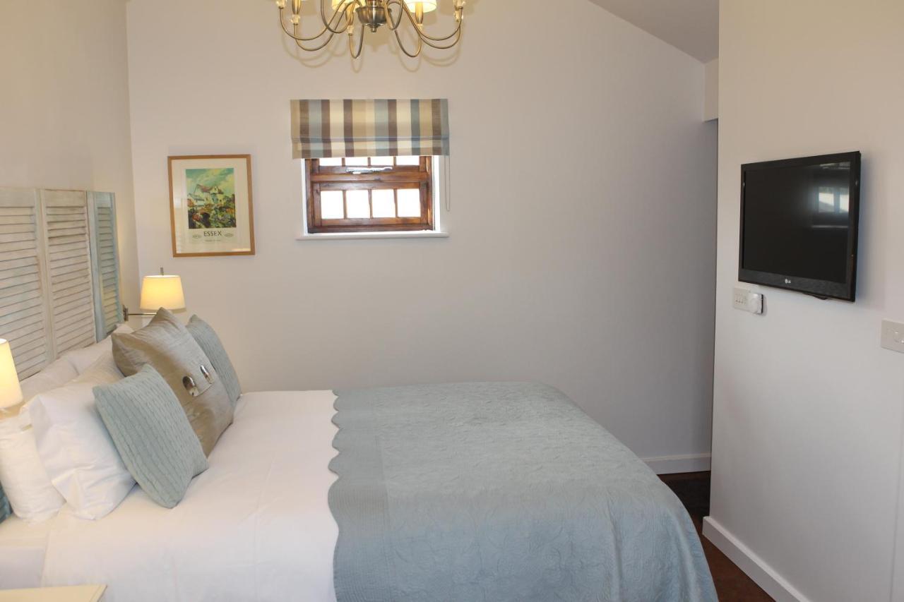 The Compasses Hotel Chelmsford Room photo