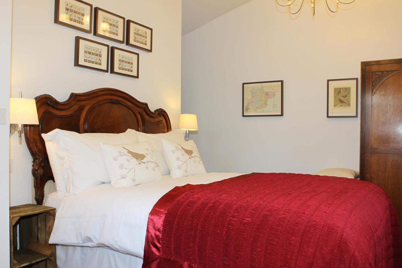 The Compasses Hotel Chelmsford Room photo