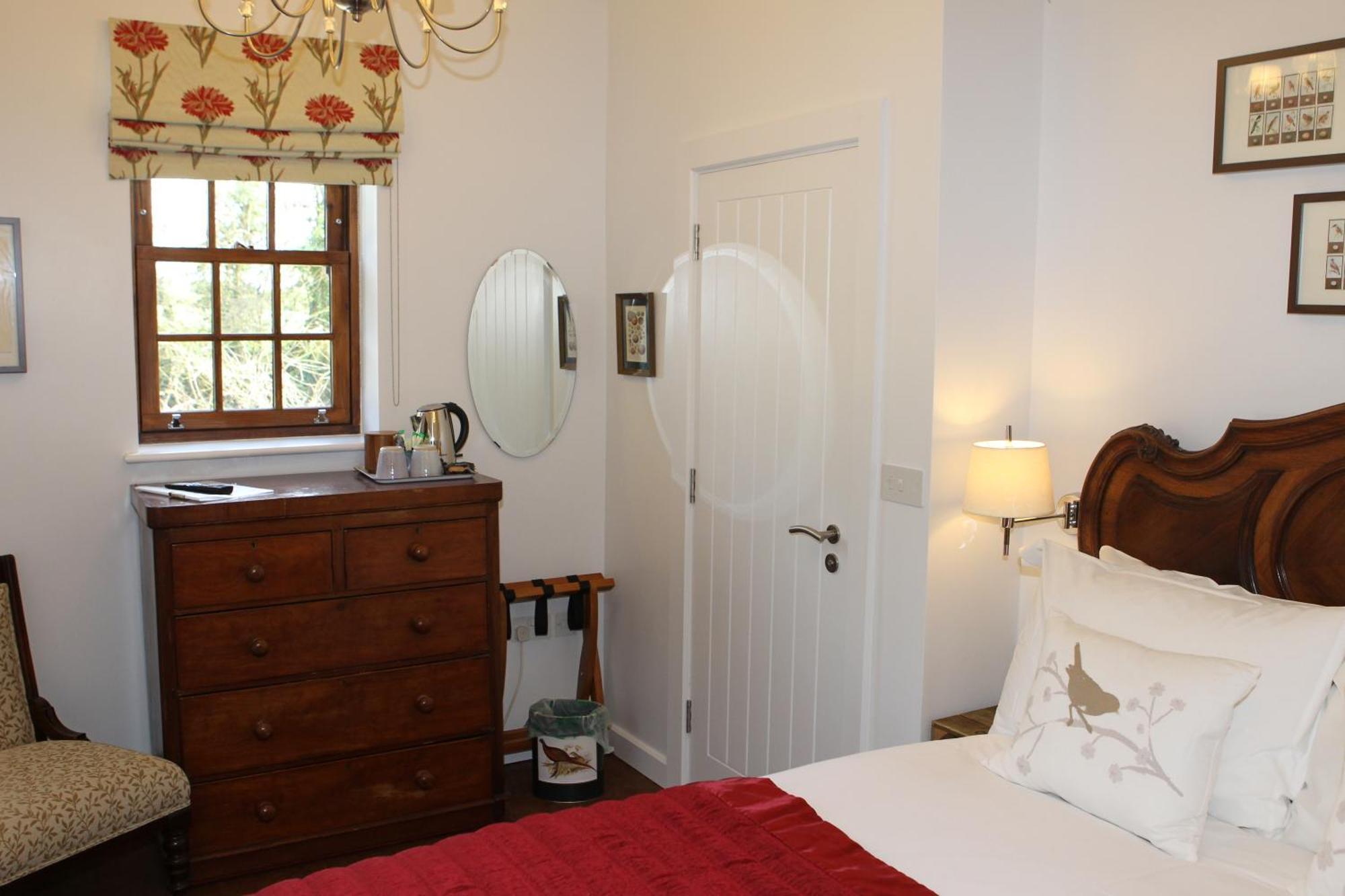 The Compasses Hotel Chelmsford Room photo